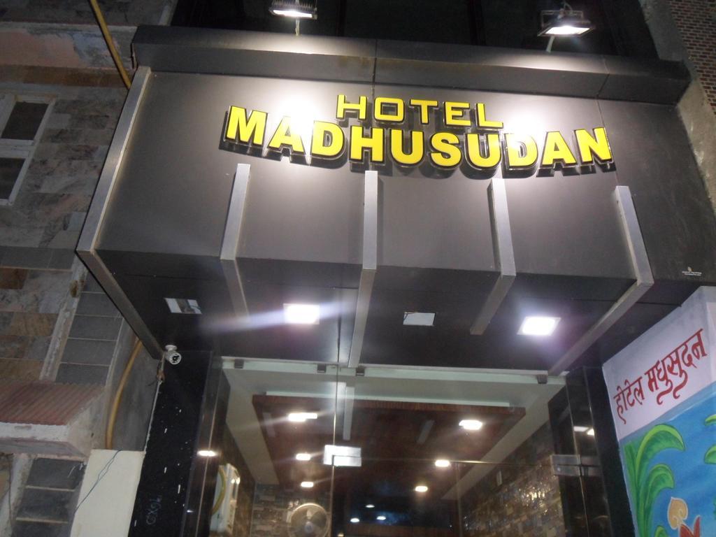 Hotel Madhusudan Dwārka Dış mekan fotoğraf
