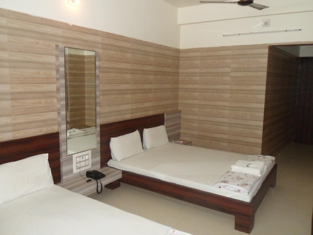 Hotel Madhusudan Dwārka Oda fotoğraf