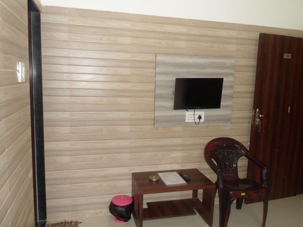 Hotel Madhusudan Dwārka Dış mekan fotoğraf